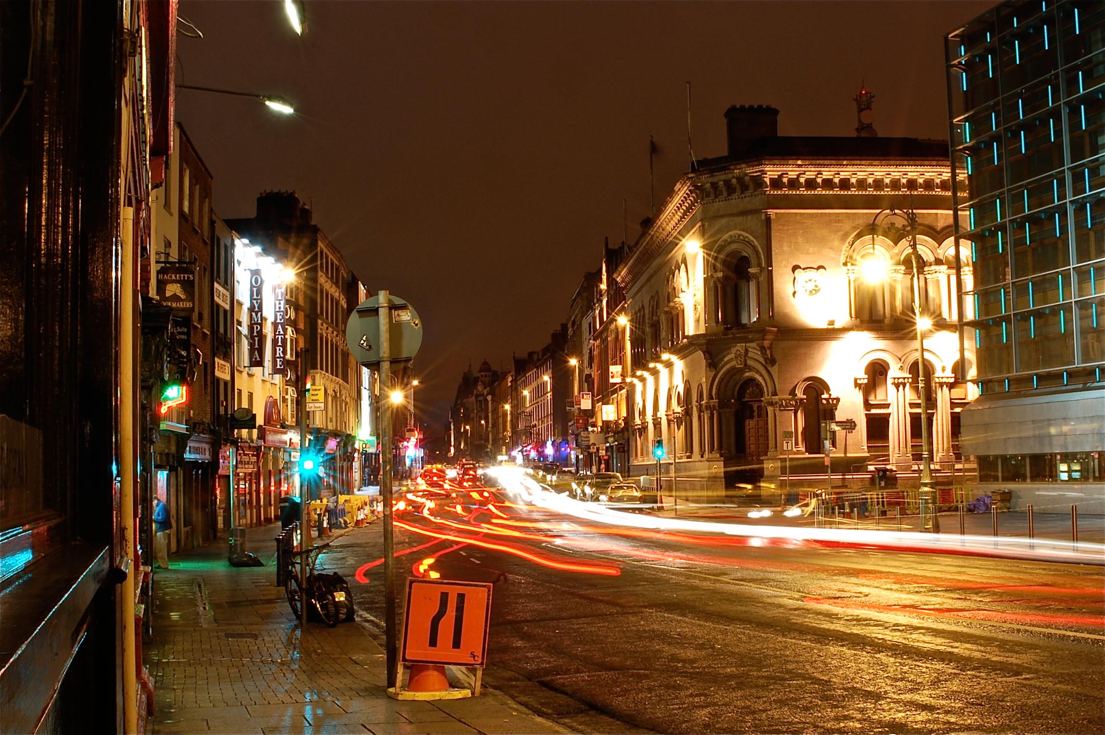 Traffic at night in Dublin_ Ireland5250.jpg